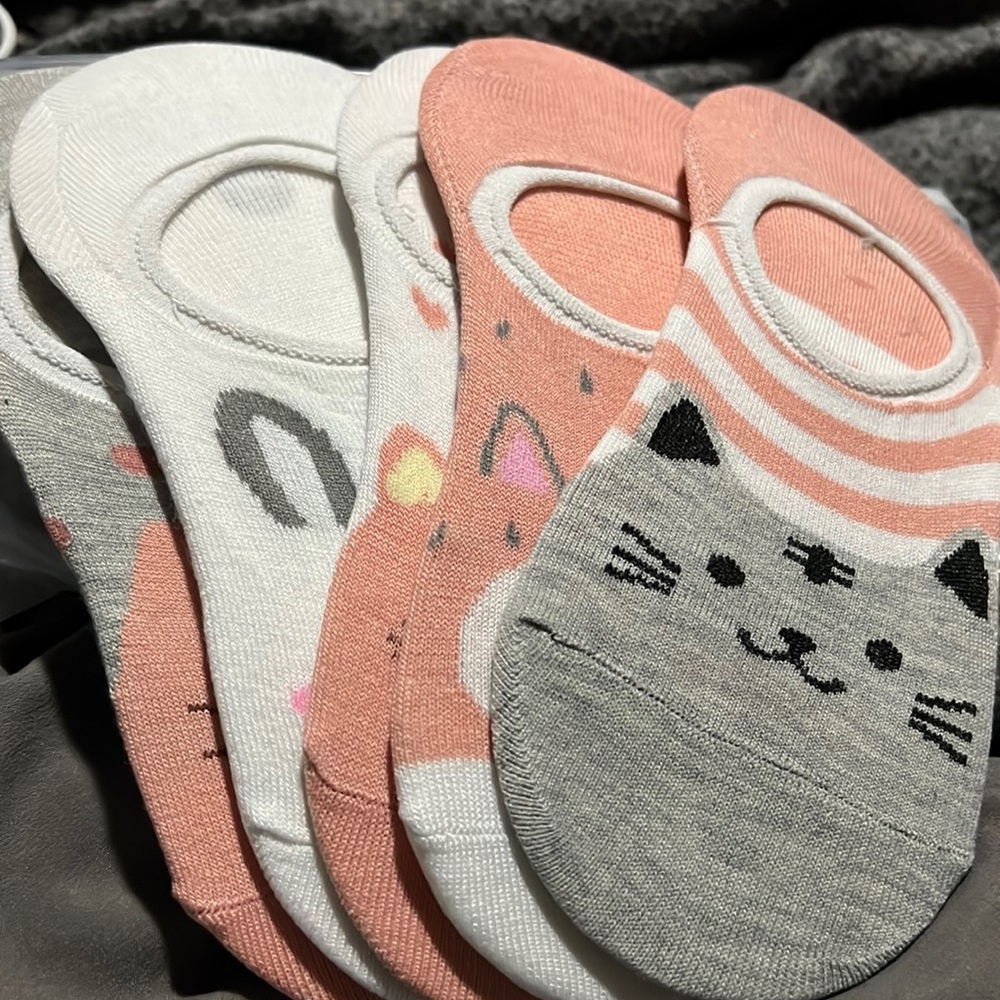 CUTE! 5 pairs of no-show socks NWT